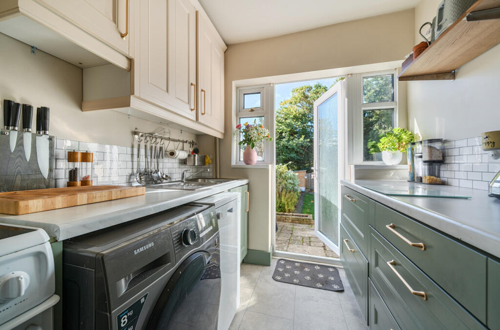 1372636-5-68fb657...