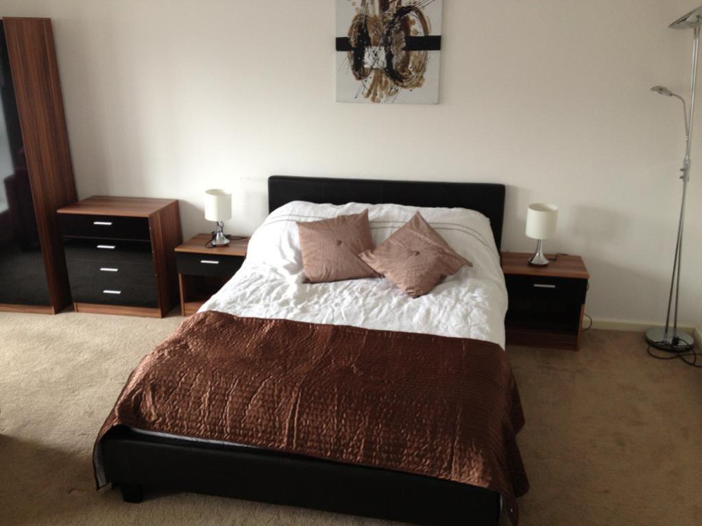 Hive 06 Bedroom Area_lge