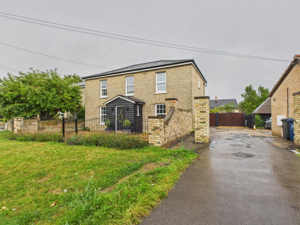 CAM02519G0-PR0330-STILL027