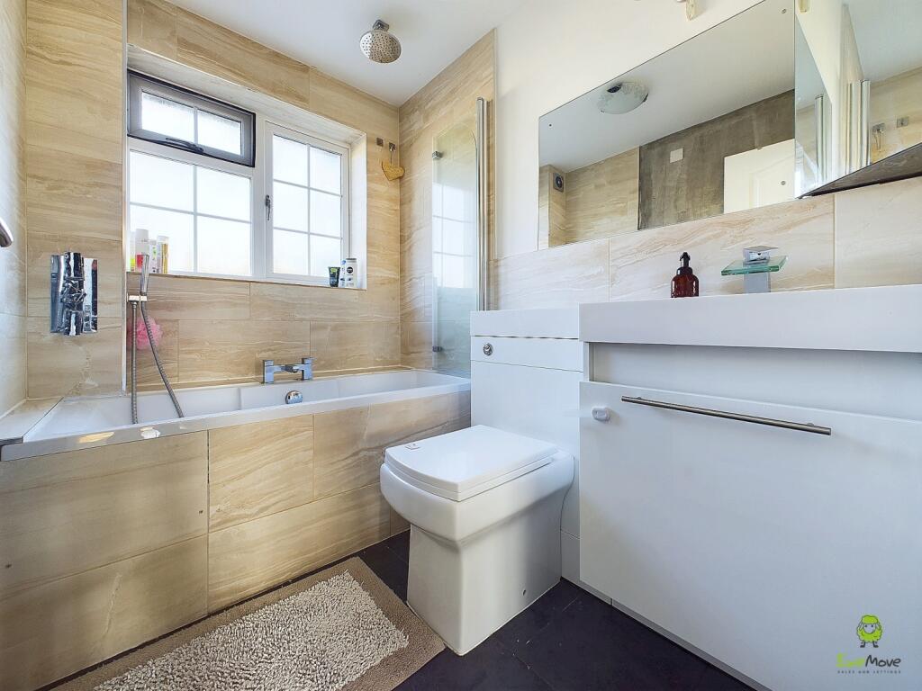 CAM03418G0-PR0183-STILL004