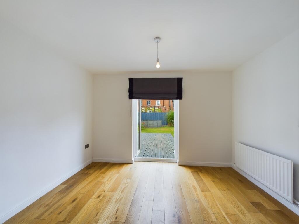 CAM01440G0-PR0122-STILL001