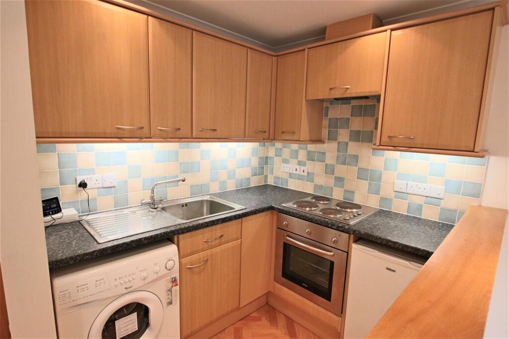 2 Venetian Views Kitchen