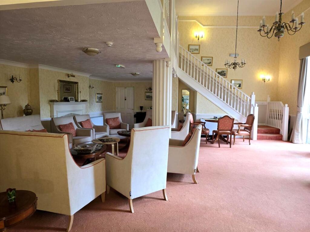 WhatsApp Image 2025-10-08 at 18.35.25_ff7d1a70.jpg