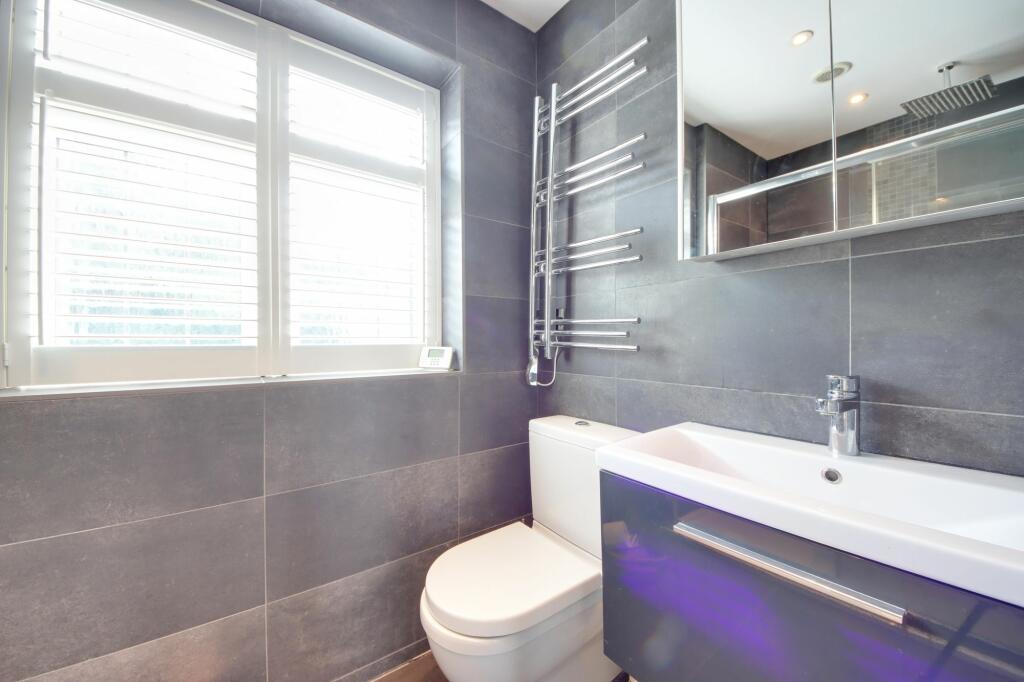 En-suite bathroom