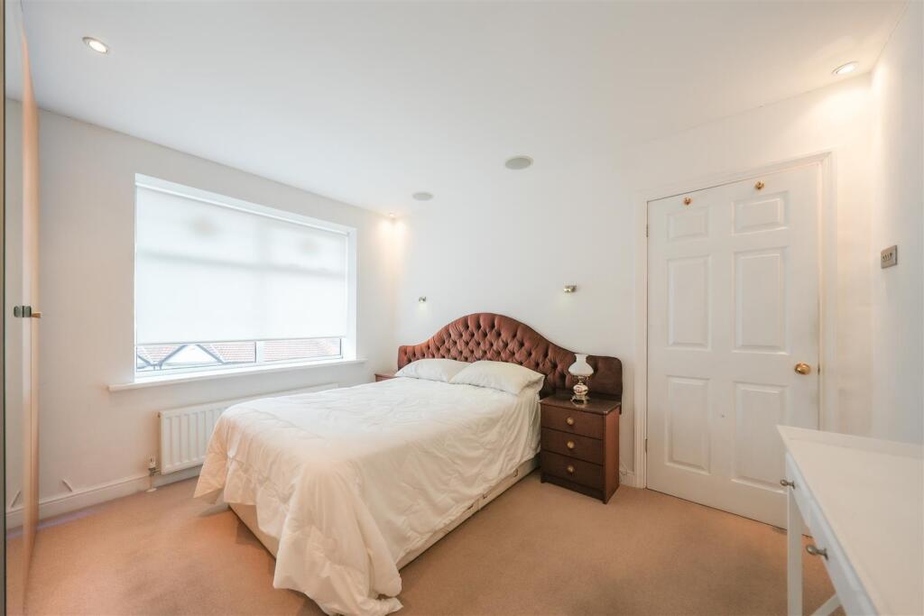 MAIN BEDROOM