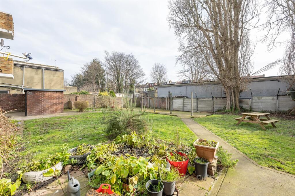St Albans Court E11