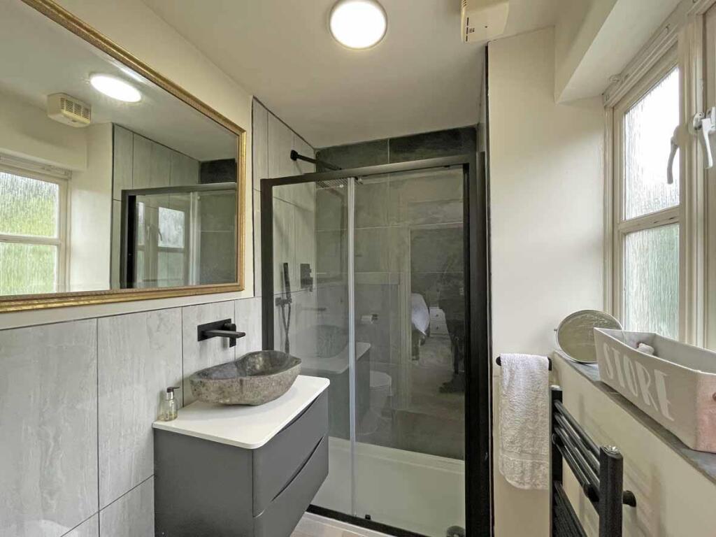 Temeraire Road 2 - Bed 2 En-Suite.jpg