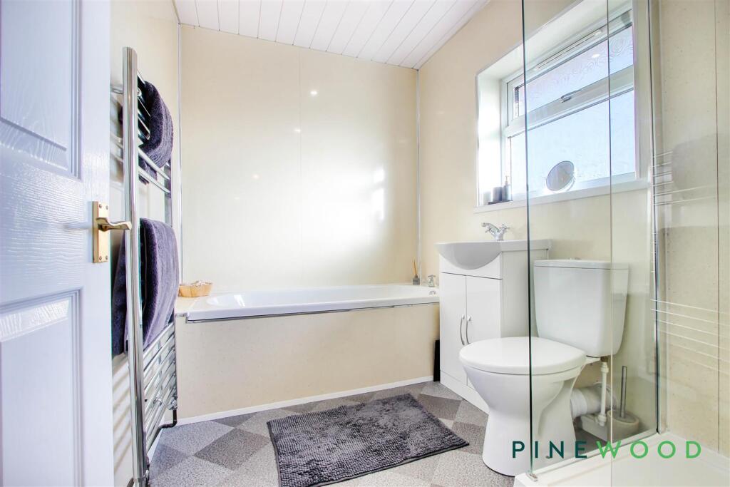 BATHROOM (HOUSE)