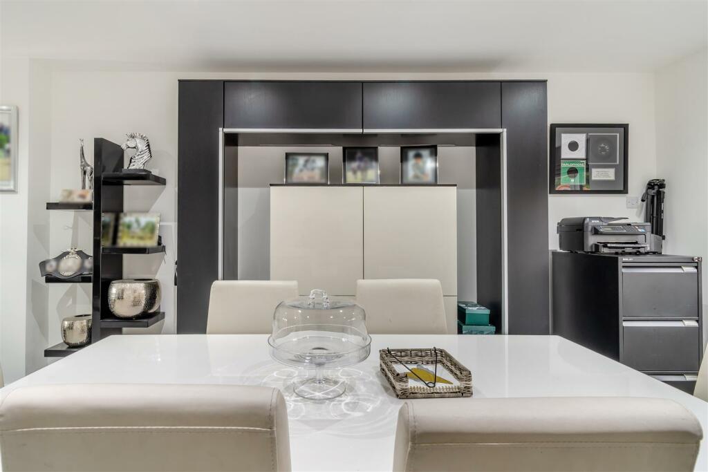 8579910-interior47.jpg
