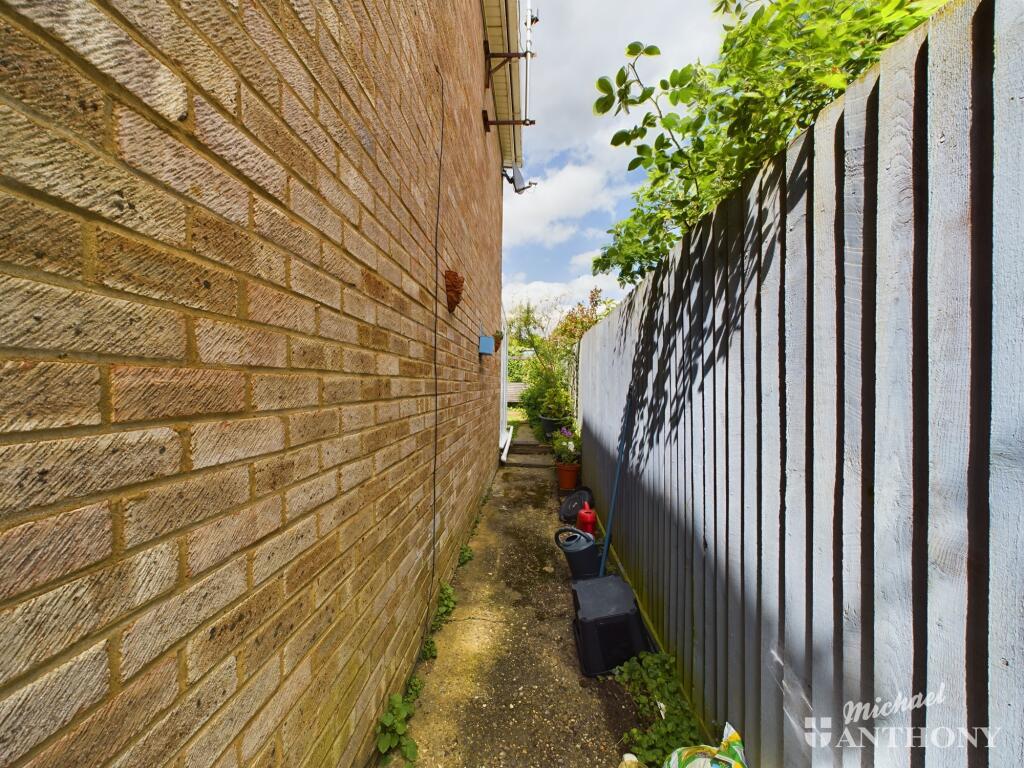 CAM02773G0-PR0141-STILL018