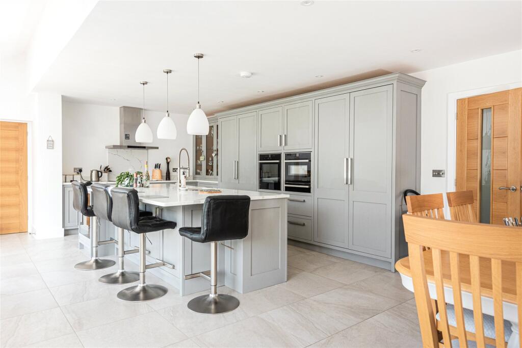 Kitchen/Breakfast Rm