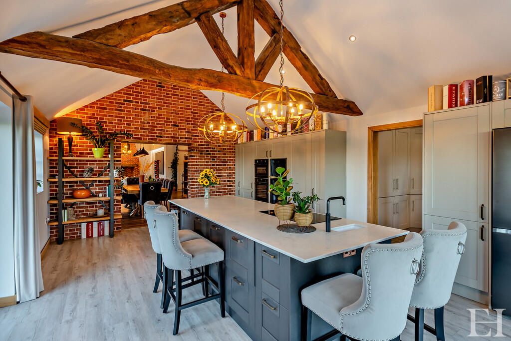 8629517-interior1...