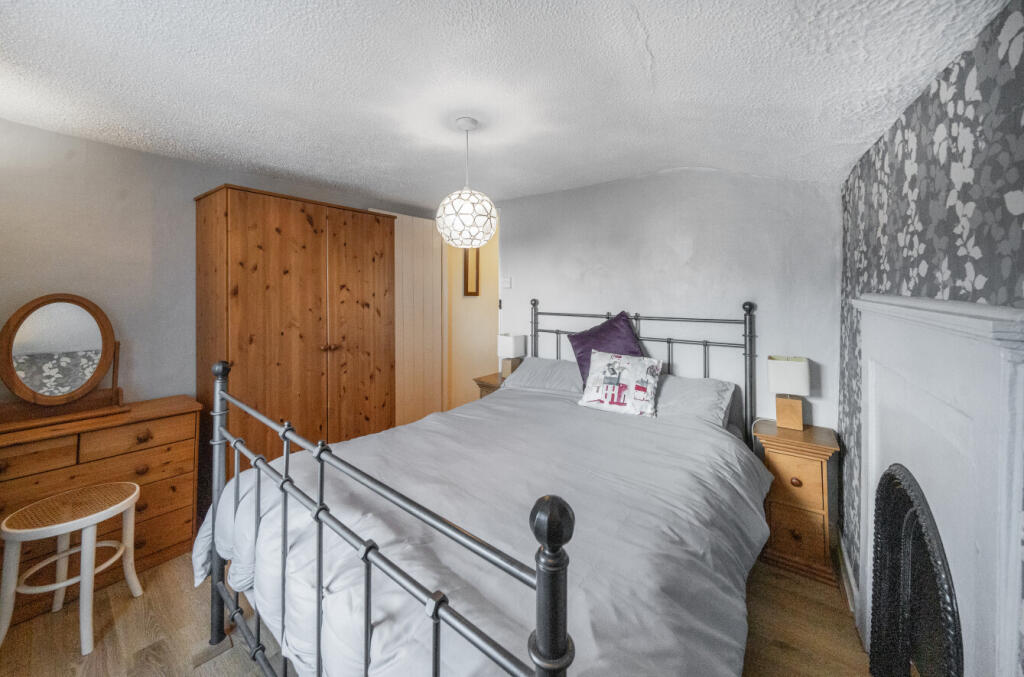 1349538-6-68bed53...