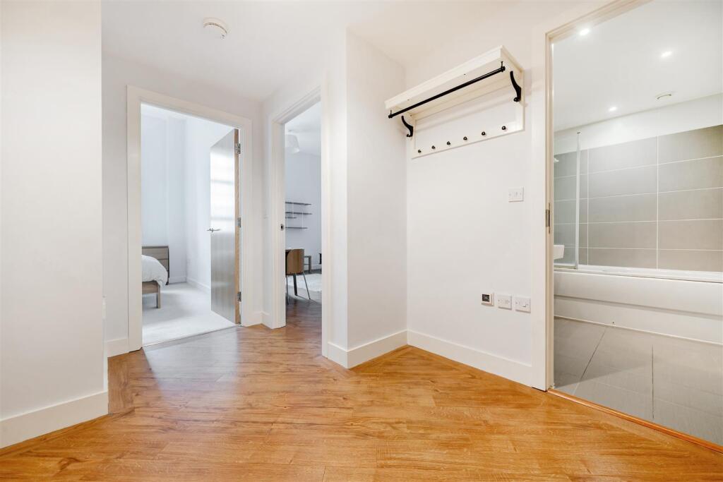HALLWAY.jpg