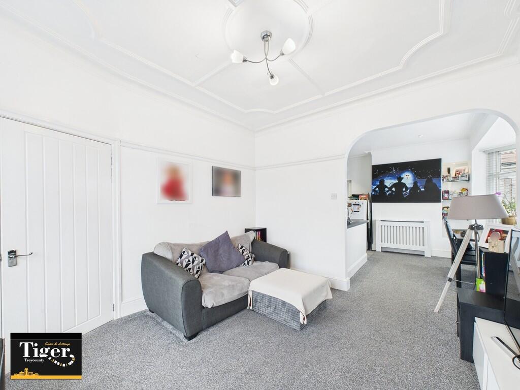 CAM02176G0-PR0517...