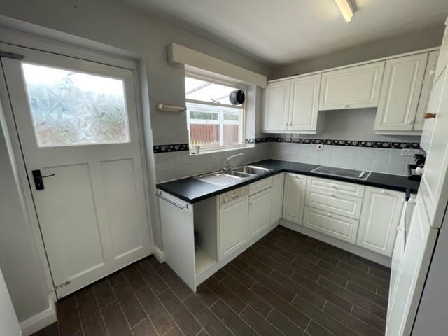 Kitchen 2.jpg
