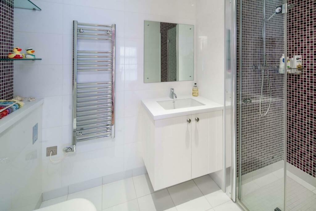 Ensuite Shower.jpeg