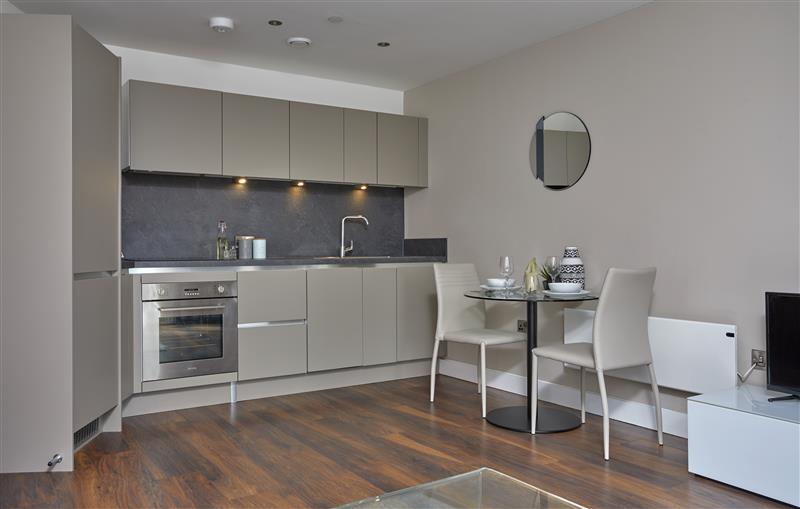 Apartment 406 4 (...