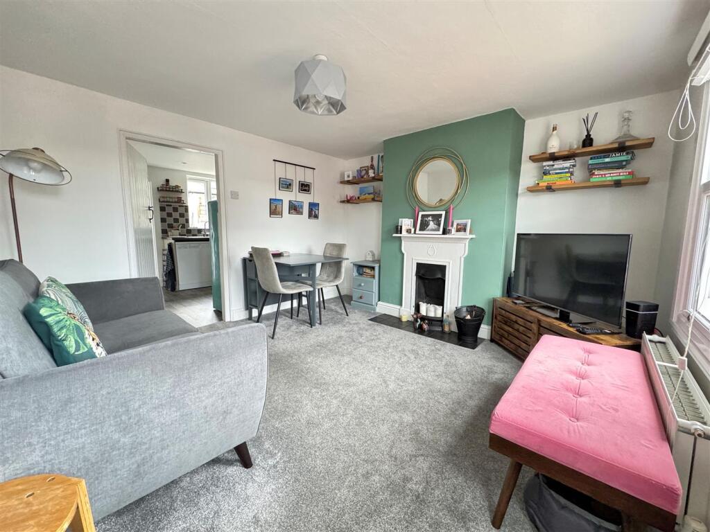 Sitting room 1.jpg