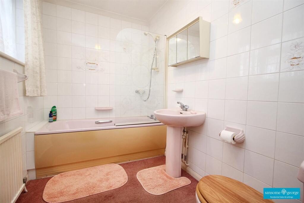 En-suite Bathroom