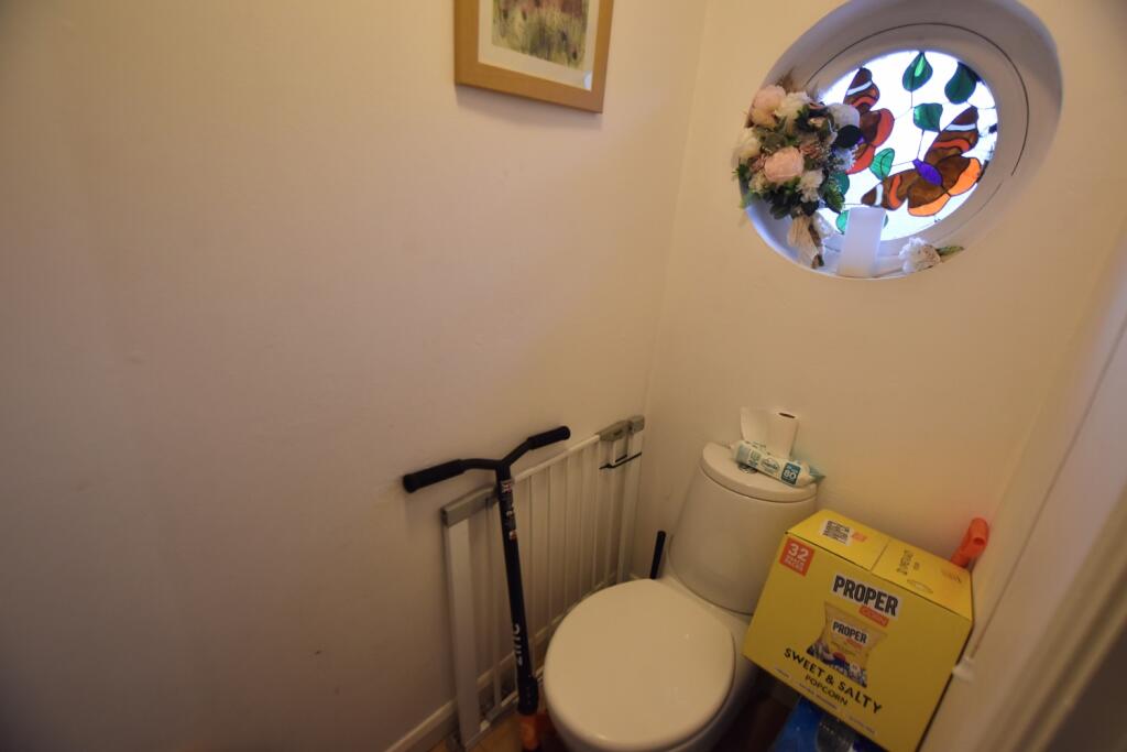 72 Pimpernel downstairs loo