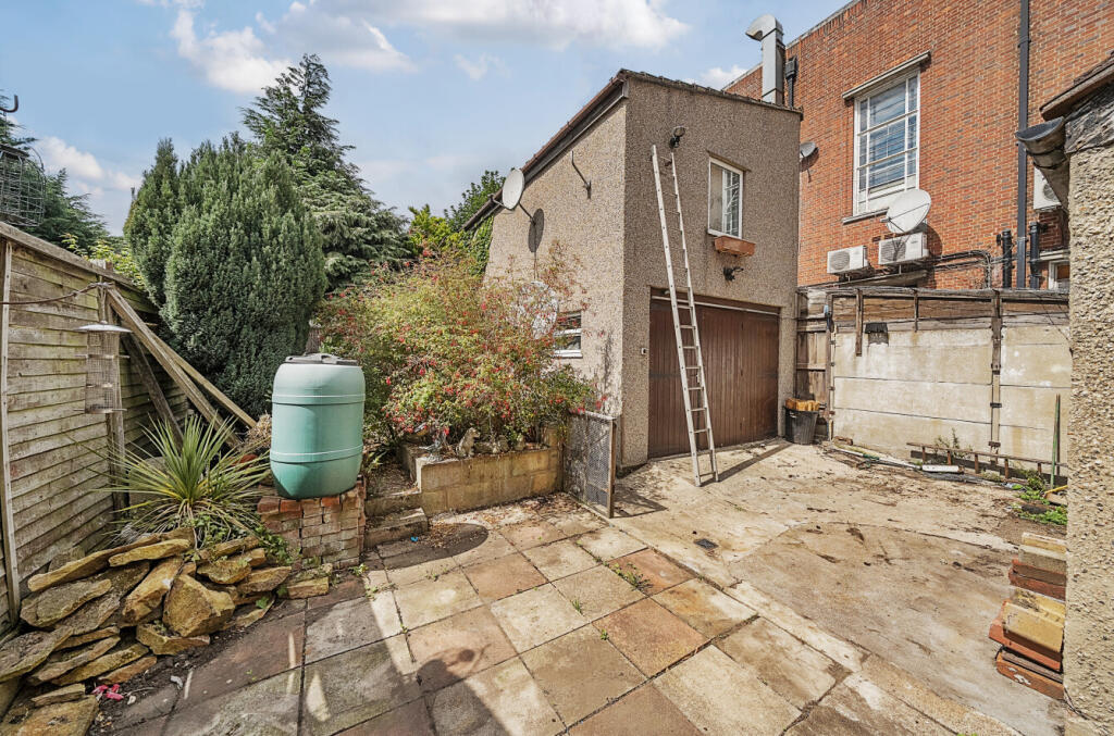 Garden &amp; Outbuilding