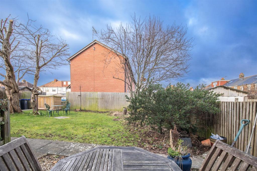 11 Sandringham Mews-5.jpg