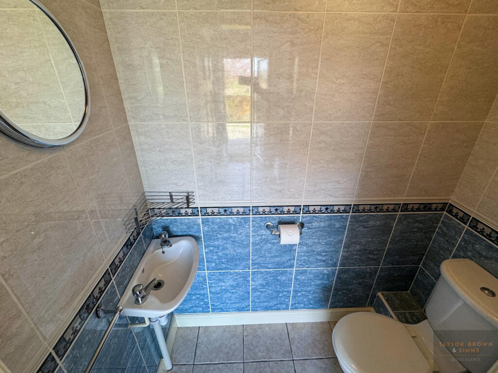 1000043128