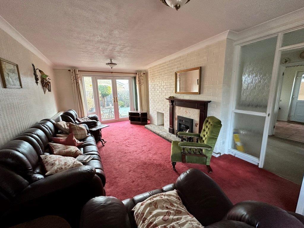 4 Home Close, Greens Norton (2).jpg