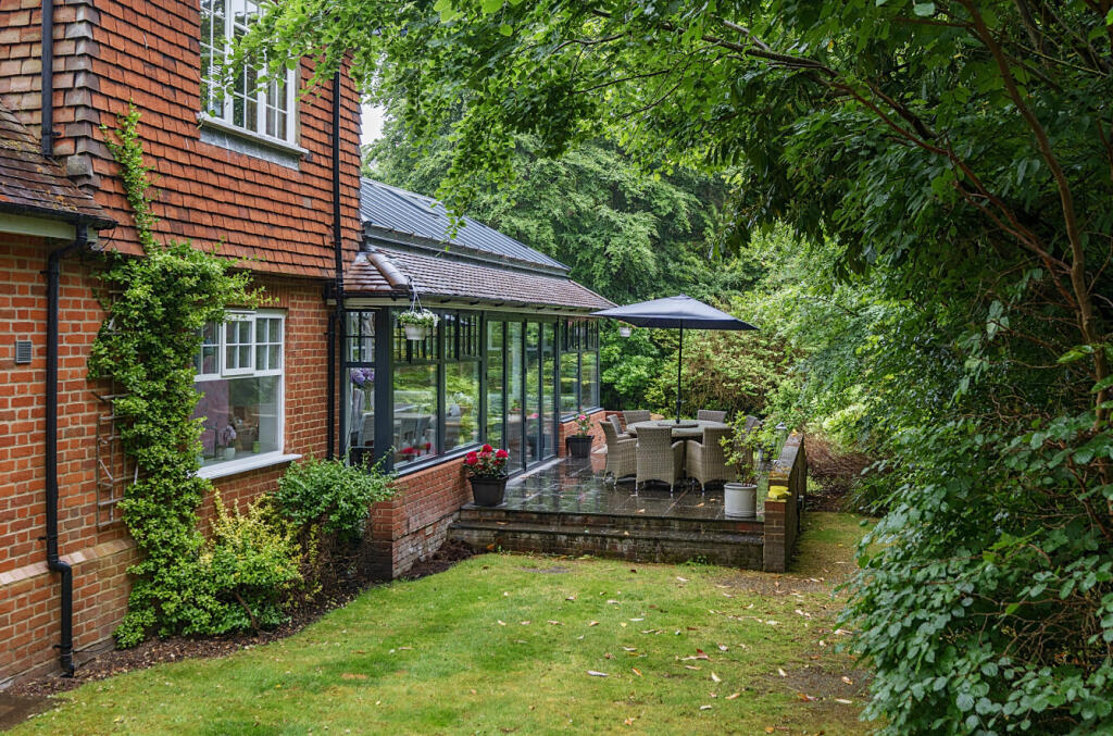 1299450-3-6835a58...