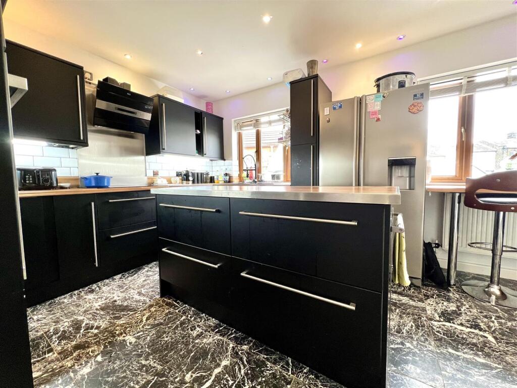 Kitchen/Dining