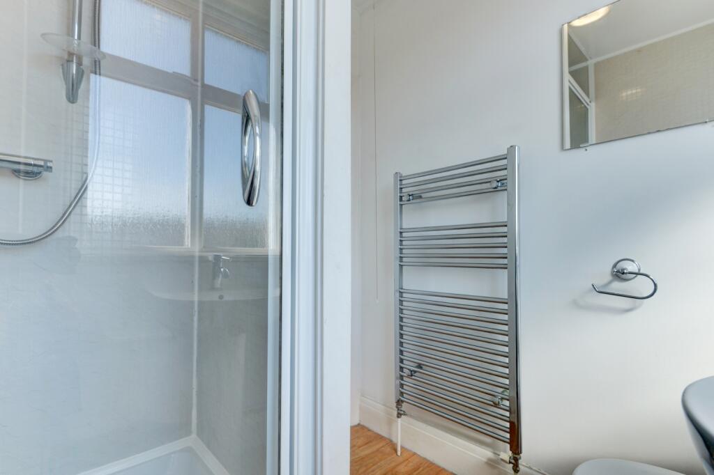 33 Stanmer Villas Bathroom 1