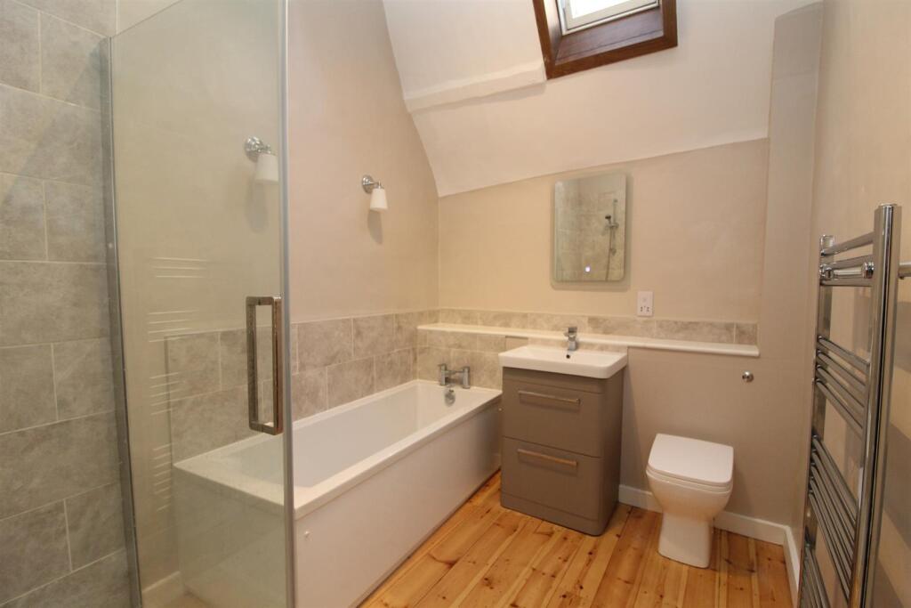 Middle floor bathroom.JPG