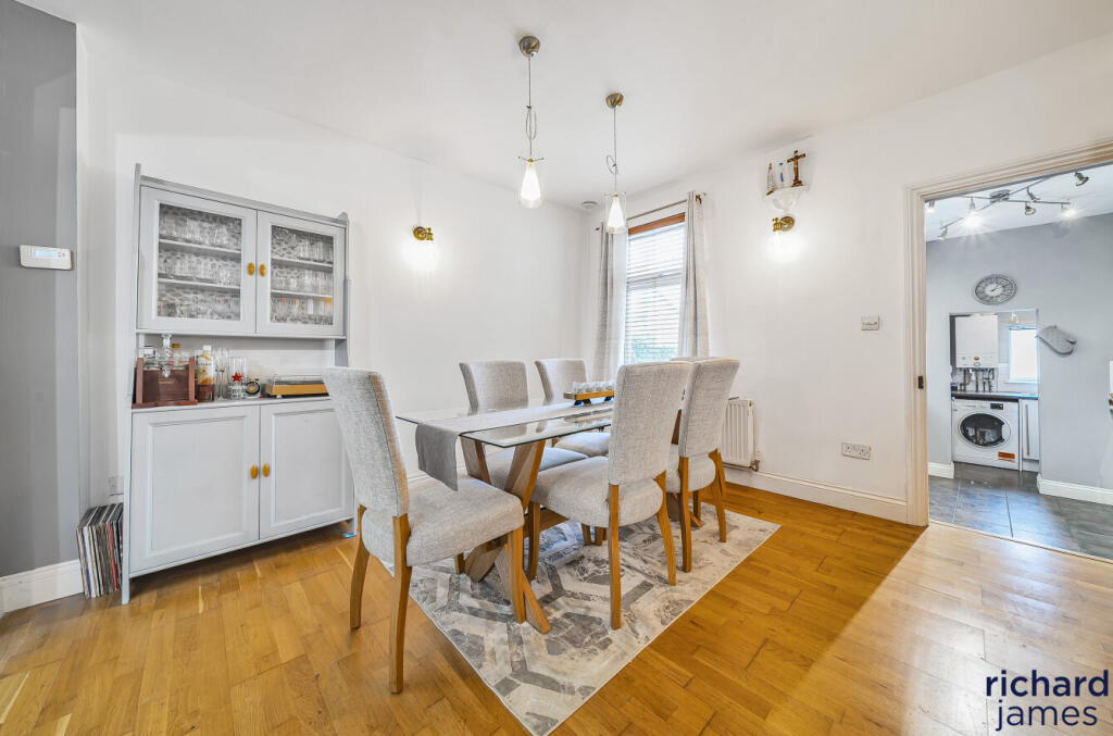 7b575dc6-c923-433...