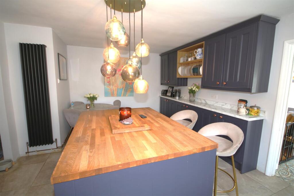 Kitchen b.JPG