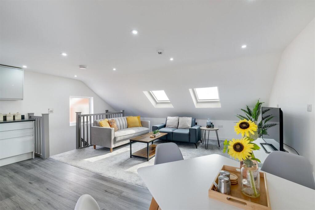 360 TW3 Ellerdine Rd 207-A-09.jpg