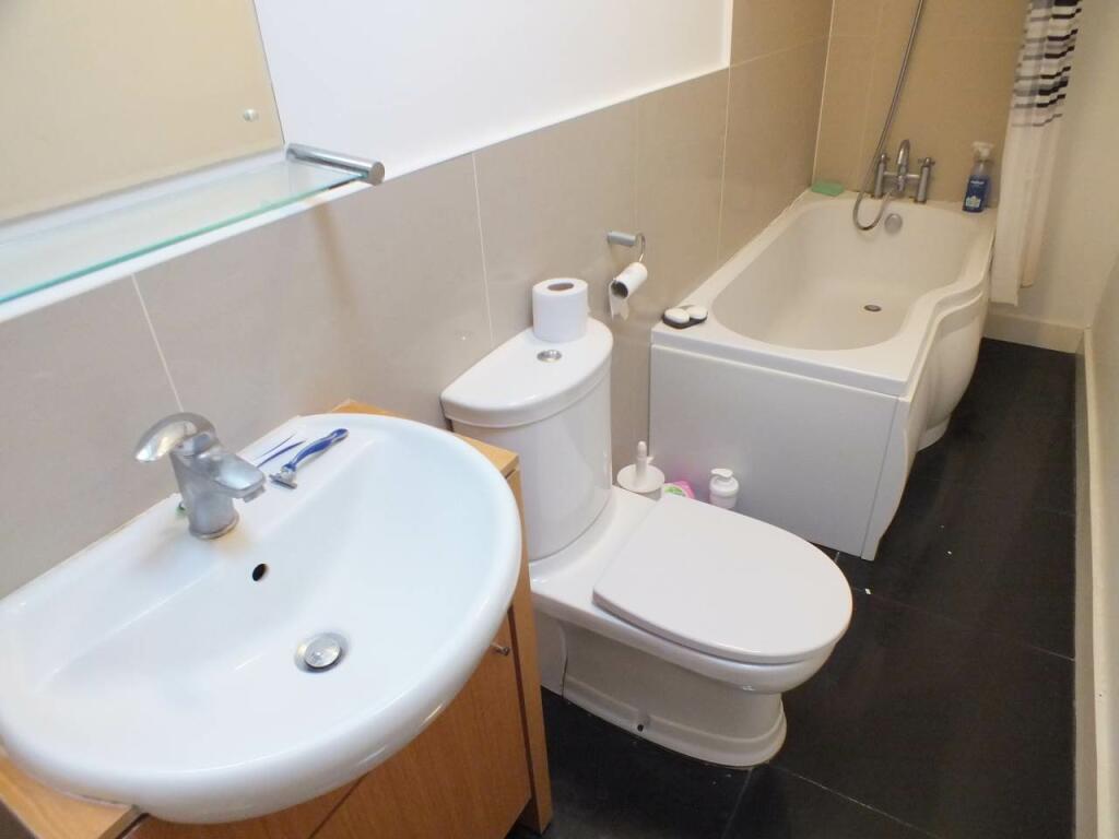 13AR - Bathroom