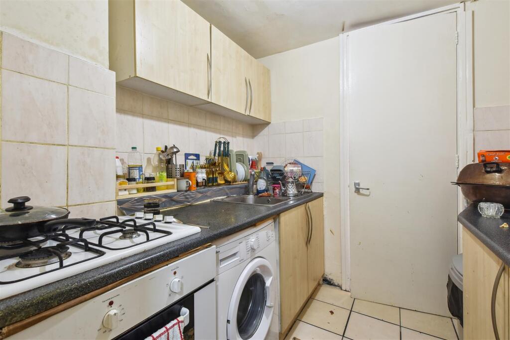 Kitchen 2.jpg