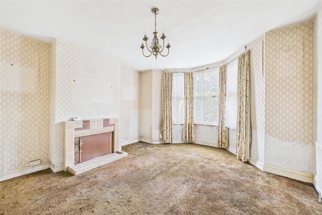 230 Coronation Road, Southville, Bristol BS3 1RL |