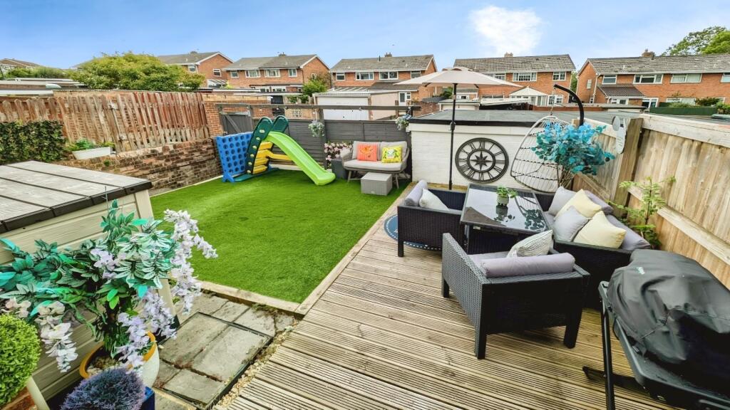 98 Finch Rear garden 5.jpg