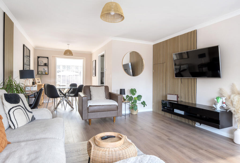 1313485-15-685999...