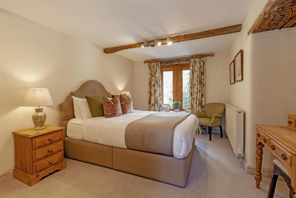 Bedrooom 1-1.jpg