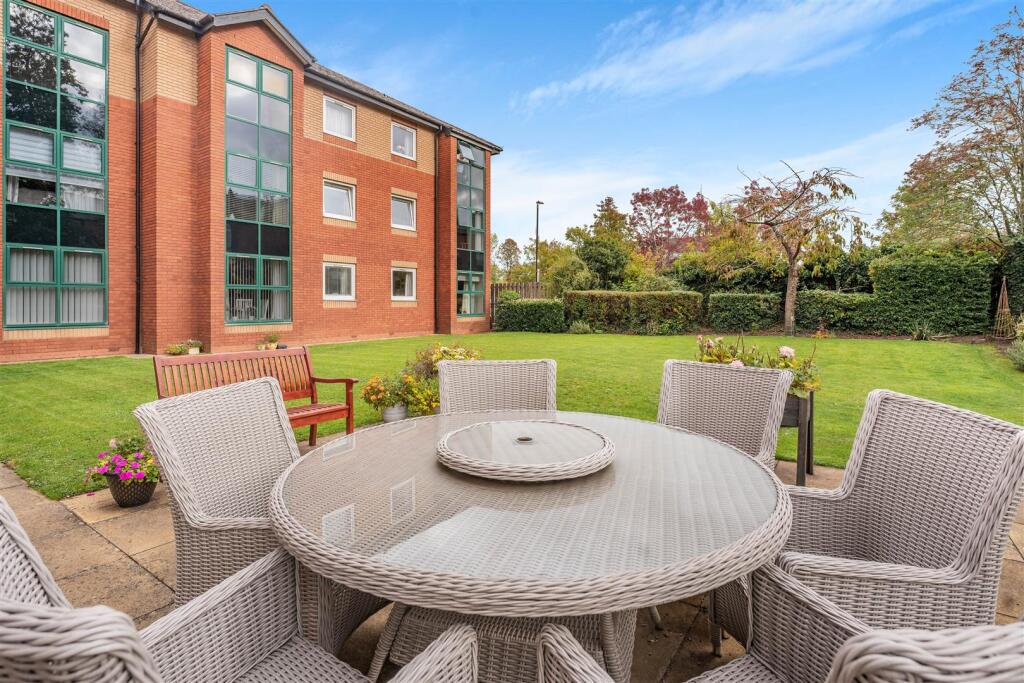 39 Chamberlaine Court, Banbury-25.jpg