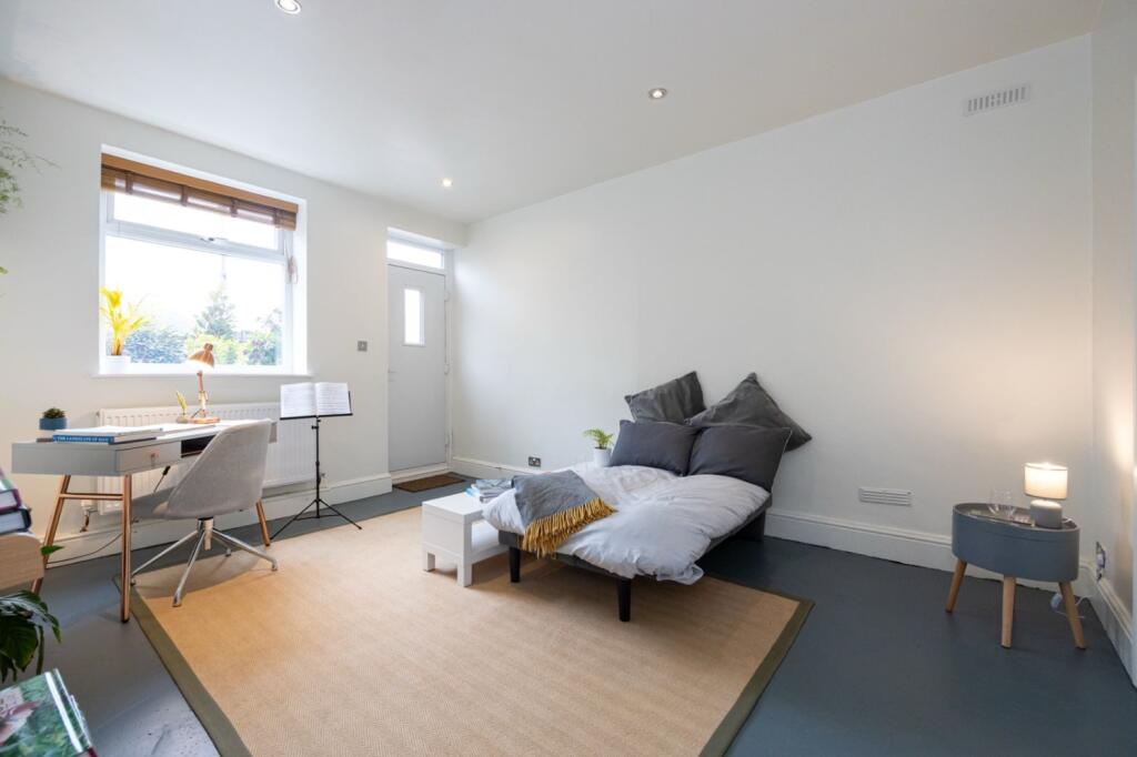 Living Room 2Bedroom 4