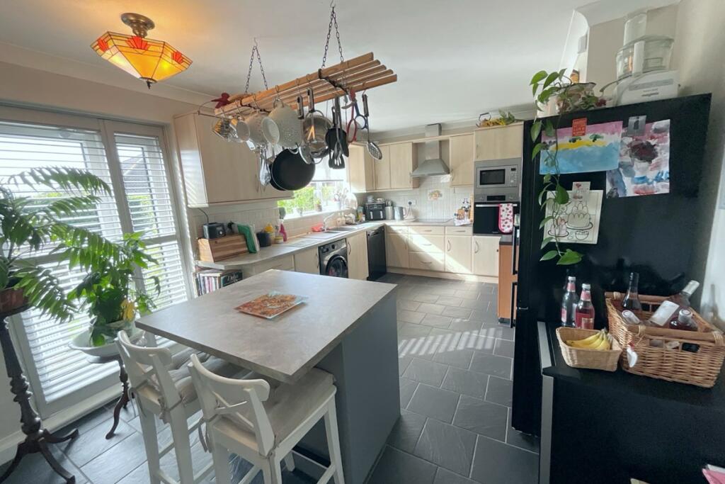 kitchen/dining room 