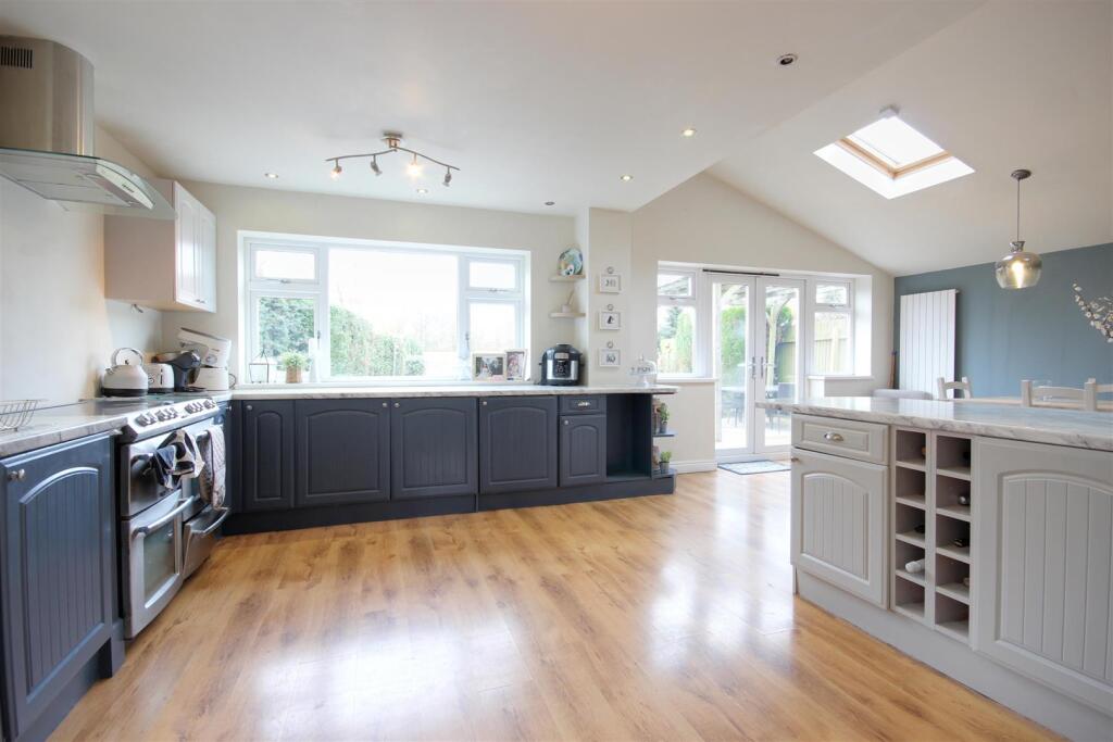 COMBINED KITCHEN &amp; DAY ROOM