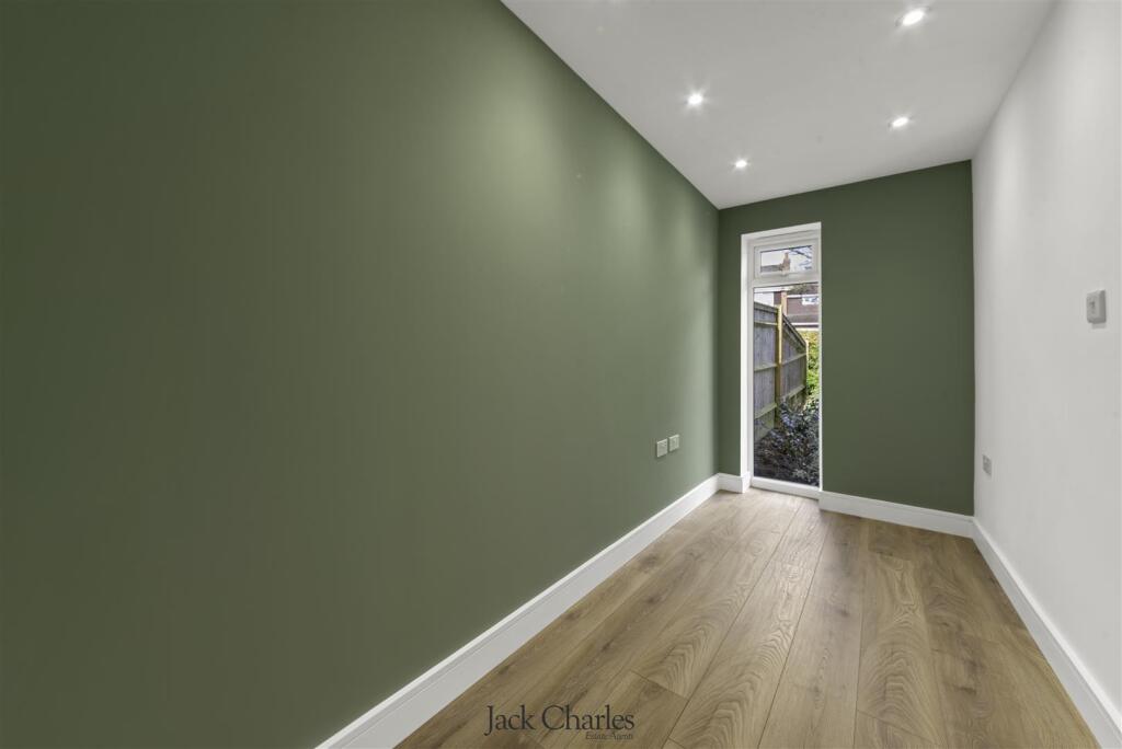 8 Old Hadlow Road 27.JPG