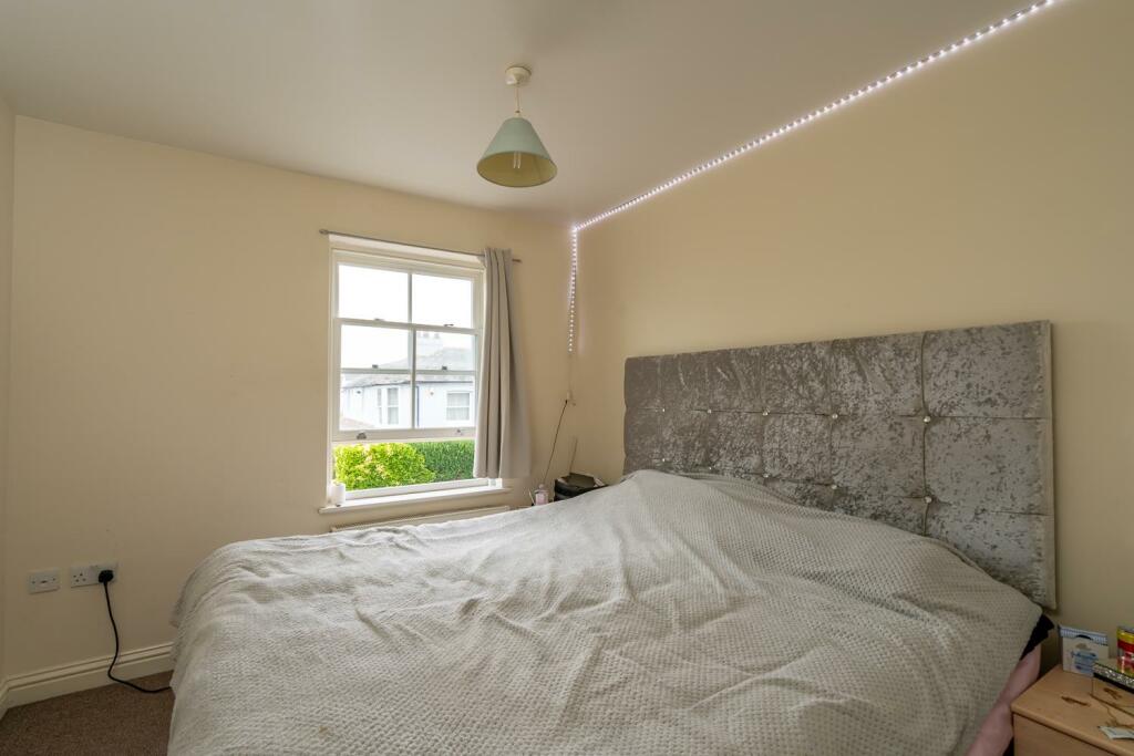 Bedroom 1.jpg