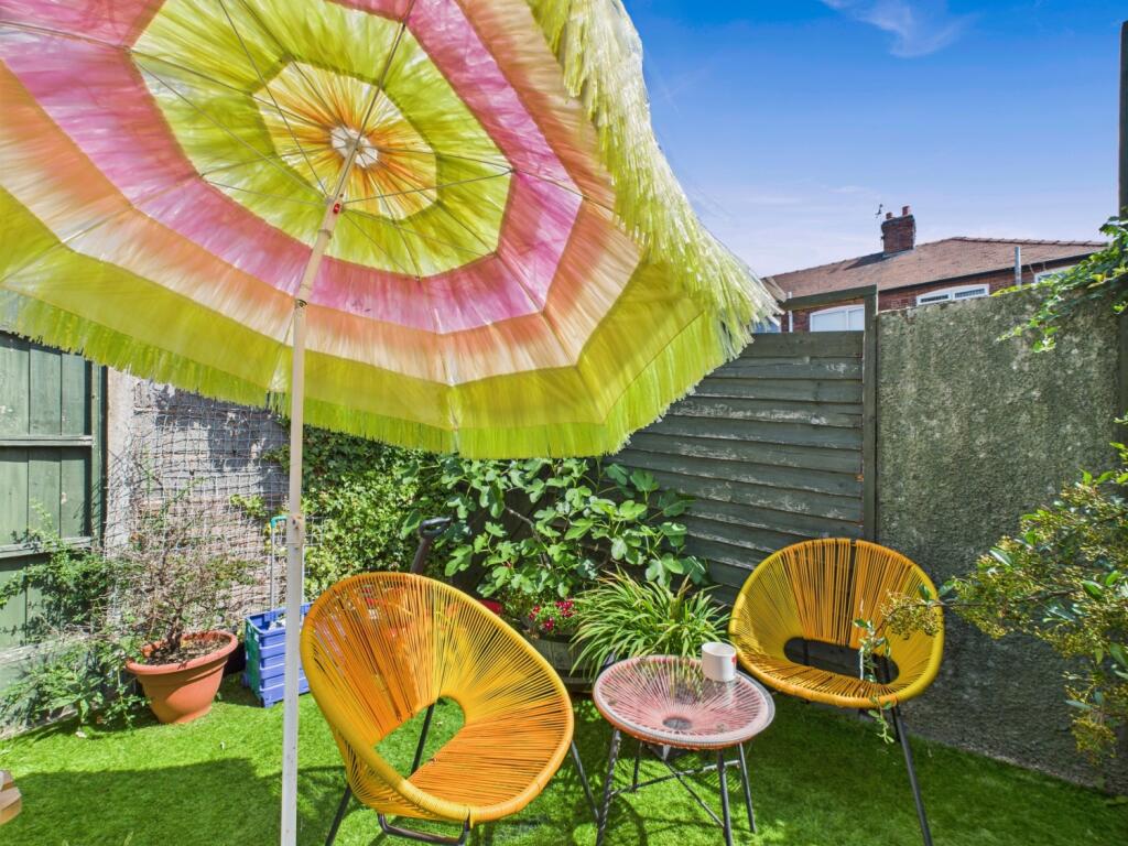 CAM02386G0-PR0135-STILL016