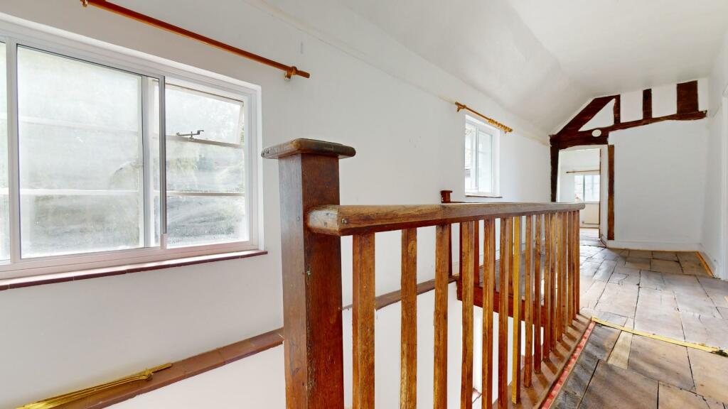 FIRST FLOOR LANDING
